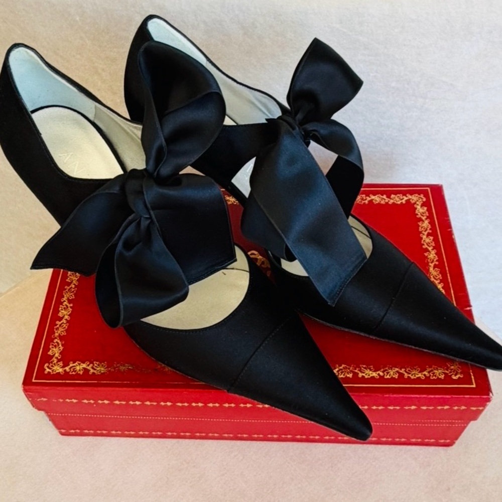 ANN KLIEN GOURGEOUS♥️ Black Satin Bow Pointed-Toe Women's Heels. Runway Model - Picture 4 of 13